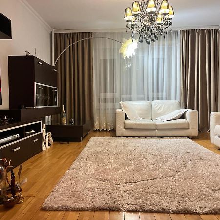 Charming Apartment/King Size Bed Bucarest Esterno foto