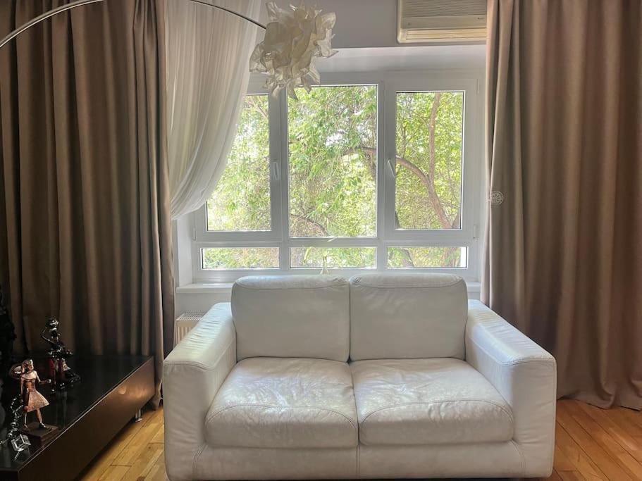 Charming Apartment/King Size Bed Bucarest Esterno foto