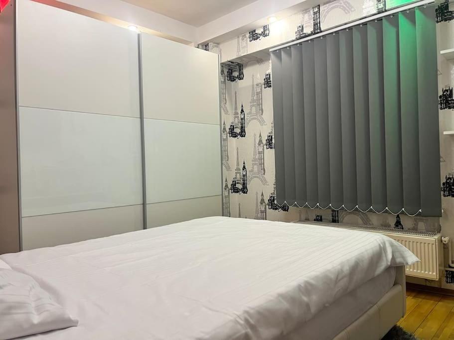 Charming Apartment/King Size Bed Bucarest Esterno foto