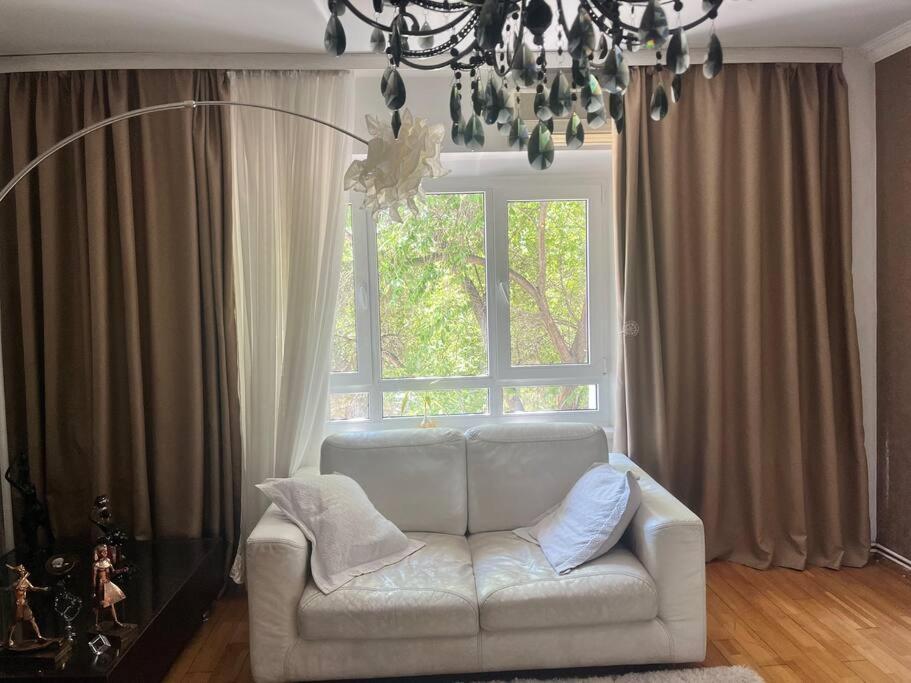 Charming Apartment/King Size Bed Bucarest Esterno foto