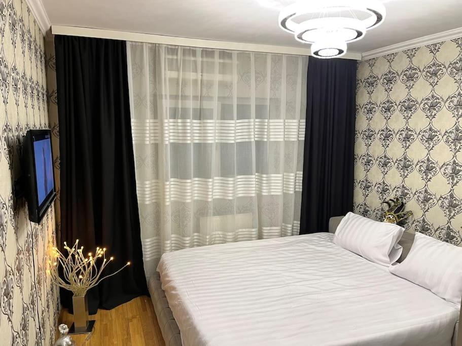 Charming Apartment/King Size Bed Bucarest Esterno foto