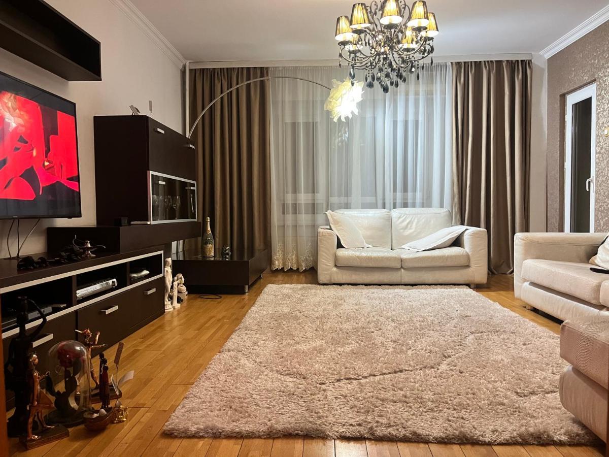 Charming Apartment/King Size Bed Bucarest Esterno foto